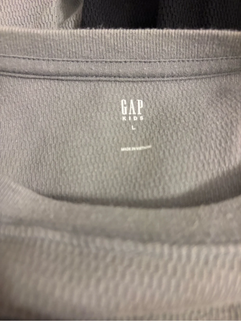 GAP Long Sleeve Ombre Tee in Light Gray to Dark Gray/Black